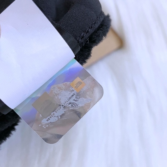 The North Face Women’s Shelbe Raschel Etip Gloves - Picture 6 of 6